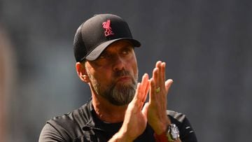 LONDON, ENGLAND - AUGUST 06: ( SUN OUT,THE SUN ON SUNDAY OUT) Jurgen Klopp manager of Liverpool at the end Premier League match between Fulham FC and Liverpool FC at Craven Cottage on August 06, 2022 in London, England. (Photo by Andrew Powell/Liverpool FC via Getty Images)