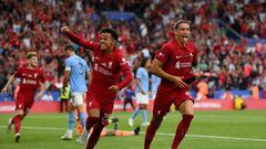 LEICESTER, ENGLAND - JULY 30: Goalscorer Darwin Nunez of Liverpool (R) celebrates with team mate Fabio Carvalho during the The FA Community Shield between Manchester City and Liverpool at The King Power Stadium on July 30, 2022 in Leicester, England. (Photo by Mike Hewitt/Getty Images)