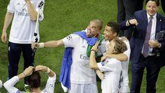 Pepe y Cristiano posan con Modric.