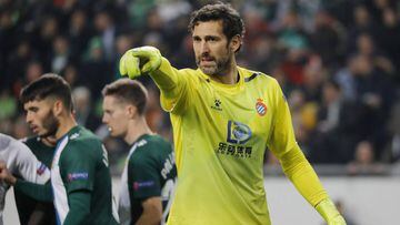 BUDAPEST, HUNGARY - NOVEMBER 28: Diego Lopez of Espanyol Barcelona reacts during the UEFA Europa League Group stage match between Ferencvarosi TC and Espanyol Barcelona at Ferencvaros Stadium on November 28, 2019 in Budapest, Hungary. (Photo by Laszlo Szi
