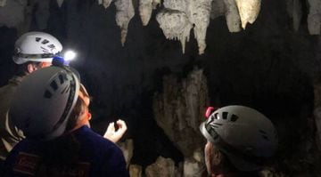 Conviértete en Indiana Jones y explora las maravillas de las cuevas naturales de Cangas de Onís.