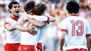 En España 1982, Polonia logró ser primer lugar de su sector en la segunda fase de grupos y disputó una semifinal en la cual cayó 2-0 ante Italia. En el partido por el tercer lugar vencieron 3-2 a Francia. Los polacos sólo tenían tres participaciones mundialistas antes de este certamen.