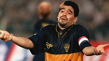 A sus 35 años, Diego Maradona estaba en la parte final de su carrera, jugaba en Boca Juniors antes de retirarse un año más tarde.