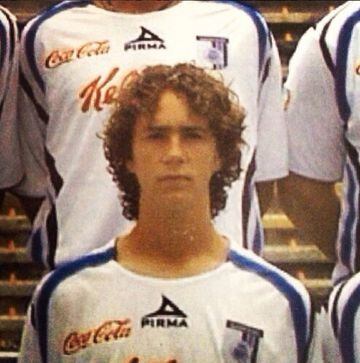 Cuando tenía 18 años, ya era el estrella de la Primera División de México con Querétaro FC.