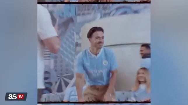 Manchester City reveal new home jerseys 