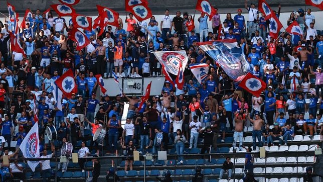La afición de Cruz Azul muy hostil con Joaquín Moreno