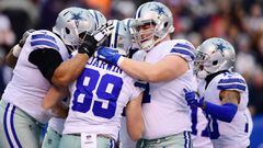 EAST RUTHERFORD, NEW JERSEY - DECEMBER 30: The Dallas Cowboys congratulate Blake Jarwin #89 of the Dallas Cowboys on his touchdown in the third quarter of the game against the New York Giants at MetLife Stadium on December 30, 2018 in East Rutherford, New Jersey.   Sarah Stier/Getty Images/AFP == FOR NEWSPAPERS, INTERNET, TELCOS &amp; TELEVISION USE ONLY ==