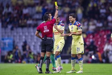 Referee Victor Alfonso Caceres shows a yellow card to Henry Martin of America during the America vs Pumas UNAM match, corresponding to Matchday 10 of the 2023 Apertura Tournament of the BBVA MX League, at the Azteca Stadium, on September 30, 2023.