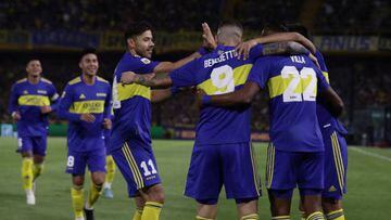 Boca Juniors' Colombian forward Sebastian Villa (22) celebrates with teammates after scoring a goal against Lanus during their Argentine Professional Football League match at La Bombonera stadium in Buenos Aires, on April 17, 2022. (Photo by Alejandro PAGNI / AFP) (Photo by ALEJANDRO PAGNI/AFP via Getty Images)