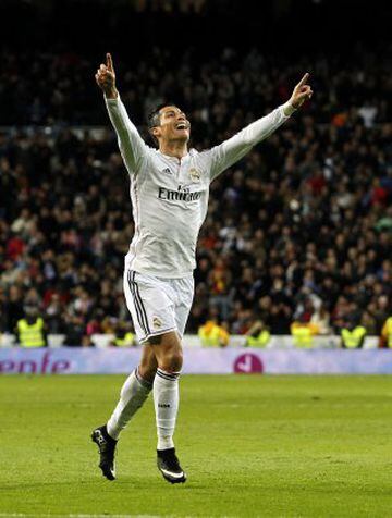 1. El portugués Cristiano Ronaldo es uno de los dos mejores jugadores del mundo y quizás el más mediático. Ha vendido 1.600.000 camisetas.