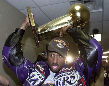 Kobe Bryant celebra su segundo anillo en 2001 tras ganar en la Final a los Philadelphia 76ers.