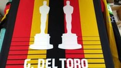 La playera que los Leones Negros de la UDG le regaron como homenaje a Guillermo del Toro por sus dos Oscares ganados en 2018. 