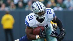 GREEN BAY, WI - OCTOBER 16: Ezekiel Elliott #21 of the Dallas Cowboys runs the ball against the Green Bay Packers during the second quarter at Lambeau Field on October 16, 2016 in Green Bay, Wisconsin.   Dylan Buell/Getty Images/AFP == FOR NEWSPAPERS, INTERNET, TELCOS &amp; TELEVISION USE ONLY ==