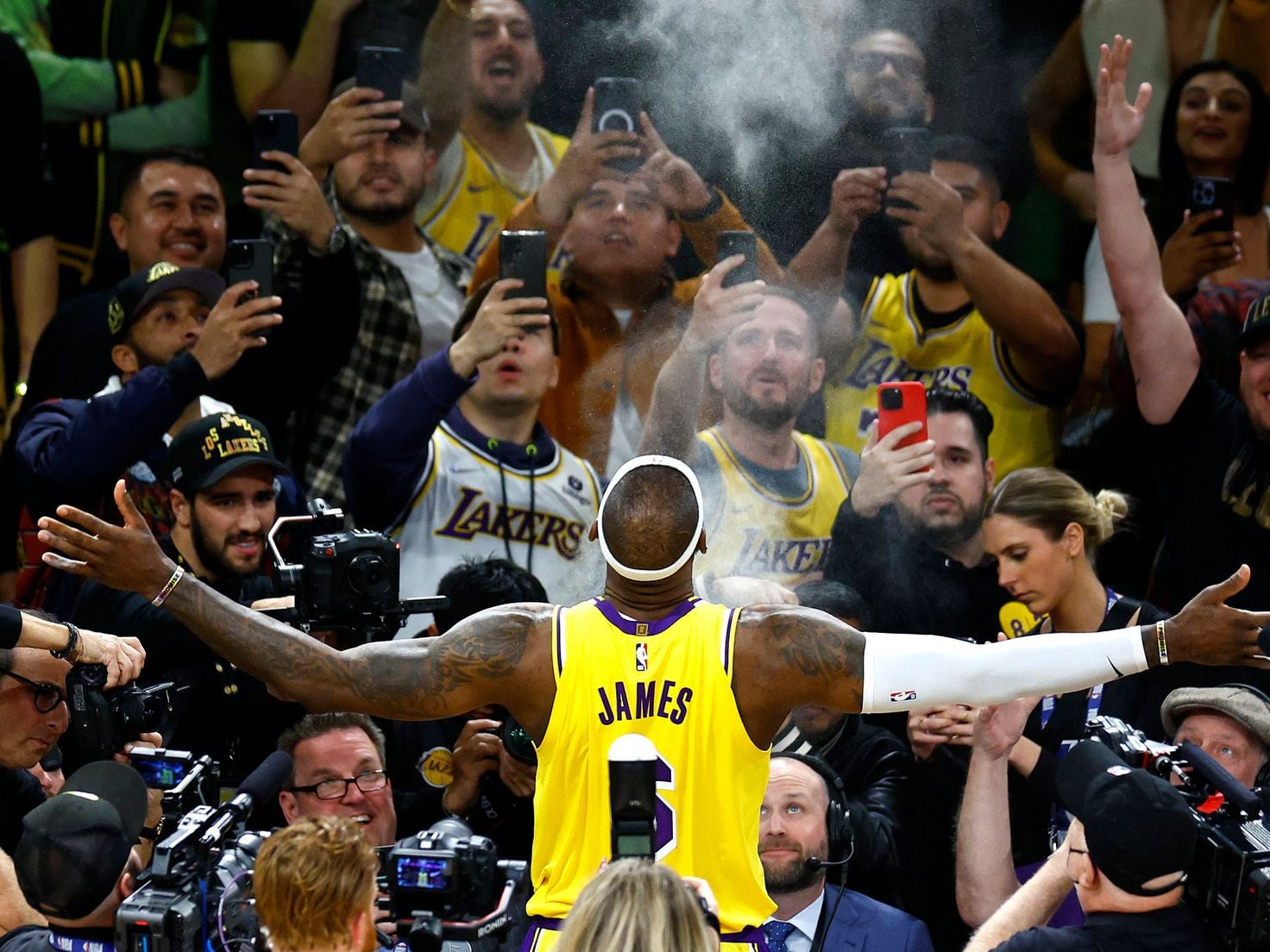 Thunder 133 vs 130 Lakers summary: stats and highlights | LeBron breaks the  NBA's all-time scoring record - AS USA