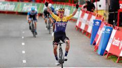 Primoz Roglic gana la primera etapa de la Vuelta 2020 en Arrate.