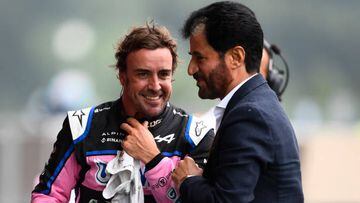 Mohammed Ben Sulayem (FIA) y Fernando Alonso (Alpine).