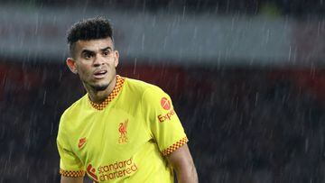 LONDON, ENGLAND - MARCH 16: Luis Diaz of Liverpool looks dejected in the rain during the Premier League match between Arsenal and Liverpool at Emirates Stadium on March 16, 2022 in London, United Kingdom. (Photo by Charlotte Wilson/Offside/Offside via Getty Images)