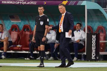 Louis van Gaal dirigiendo a la Selección de Países Bajos en el Mundial de Qatar 2022.
