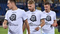 FILE PHOTO: Lazio&#039;s players Ciro Immobile (C), Adam Marusic (L) and Sergej Milinkovic-Savic wear a shirt with a picture of Anne Frank before their Serie A soccer match against Bologna at the Dall&#039;Ara stadium in Bologna, Italy October 25, 2017. P