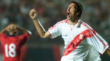 Flavio Maestri es el artillero histórico de Perú ante Chile, con seis goles. Cuatro de esos tantos fueron de cabeza. En el debut del ex delantero de Universidad de Chile con la selección peruana, le anotó a La Roja. Fue en la Copa América 1991, con apenas 18 años.
