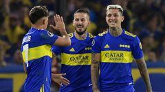 Argentina's Boca Juniors Dar�o Benedetto (C) celebrates with teammates after scoring against Bolivia's Always Ready during the Copa Libertadores group stage first leg football match, at La Bombonera stadium in Buenos Aires on April 12, 2022. (Photo by Juan Mabromata / AFP)