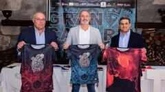 Representantes de las instituciones de Canarias mostrando las camisetas de la Bestial Race Gran Canaria que se celebra en Arucas (Las Palmas) el 10 de diciembre del 2022. 