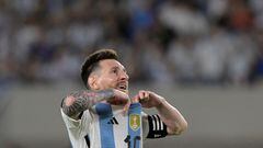 Messi llega a los 800 goles en su carrera frente a más de 83,000 argentinos en El Monumental.