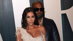 Exempleados de Kanye West revelaron a Rolling Stone que el rapero les mostró fotos y videos explícitos de Kim Kardashian como "táctica de intimidación".
