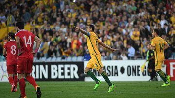 Australia&#039;s Tim Cahill (C) celebrates his first goal against Syria during their 2018 World Cup football qualifying match played in Sydney on October 10, 2017. / AFP PHOTO / SAEED KHAN / -- IMAGE RESTRICTED TO EDITORIAL USE - STRICTLY NO COMMERCIAL US
