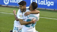 Asensio abraza a Ceballos en Mendizorroza.