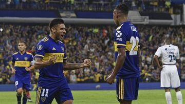 Argentina&#039;s Boca Juniors midfielder Eduardo Salvio (L) celebrates his goal with teammate forward Sebastian Villa (R) during the Copa Libertadores group H football match against Colombia&#039;s Independiente Medellin at La Bombonera stadium, in Buenos Aires, on March 10, 2020. (Photo by JUAN MABROMATA / AFP)