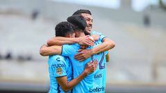 Jugadores del Pachuca festejan su triunfo ante Pumas