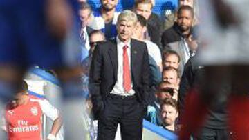 ARA1. London (United Kingdom), 05/10/2014.- Arsenal manager Arsene Wenger reacts during the English Premier League soccer match between Chelsea FC and Arsenal FC at Stamford Bridge in London, Britain, 05 October 2014. Arsenal lost the match 0-2. EFE/EPA/ANDY RAIN DataCo terms and conditions apply 
 http://www.epa.eu/files/Terms%20and%20Conditions/DataCo_Terms_and_Conditions.pdf