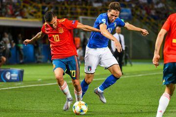 Ceballos (left) vies with Italy's Federico Chiesa during Spain's 3-1 defeat in Bologna.
