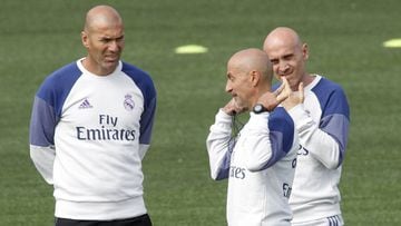 Zidane, junto a Bettoni y Pintus.