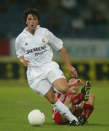 Fichó por el juvenil del Real Madrid. Subió al Castilla donde tuvo una buena actuación en la temporada 98/99 y debutó con el primer equipo en Primera División el 8 de mayo de 1999. En la temporada siguiente, tras ser descartado por el entrenador del prime