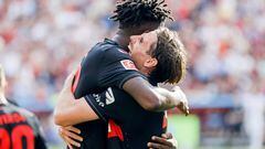 Leverkusen (Germany), 02/09/2023.- Leverkusen's Jonas Hofmann (R) celebrates with Edmond Tapsoba after scoring the team's fourth goal in the German Bundesliga soccer match between Bayer Leverkusen and SV Darmstadt 98 in Leverkusen, Germany, 02 September 2023. (Alemania) EFE/EPA/Ronald Wittek CONDITIONS - ATTENTION: The DFL regulations prohibit any use of photographs as image sequences and/or quasi-video.
