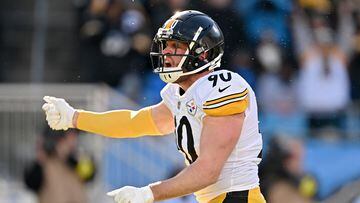 CHARLOTTE, NORTH CAROLINA - DECEMBER 18: T.J. Watt #90 of the Pittsburgh Steelers reacts after sacking Sam Darnold #14 of the Carolina Panthers (not pictured) during the second quarter of the game at Bank of America Stadium on December 18, 2022 in Charlotte, North Carolina.   Grant Halverson/Getty Images/AFP (Photo by GRANT HALVERSON / GETTY IMAGES NORTH AMERICA / Getty Images via AFP)