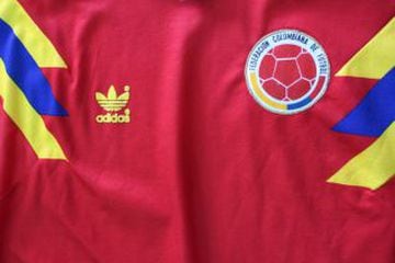 Esta camiseta la cambió Bernardo Redín con un jugador alemán hace 25 años. Ahora está en manos de un coleccionista colombiano.
