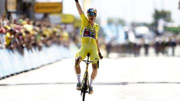 Van Aert celebra su victoria en la etapa 4 del Tour.