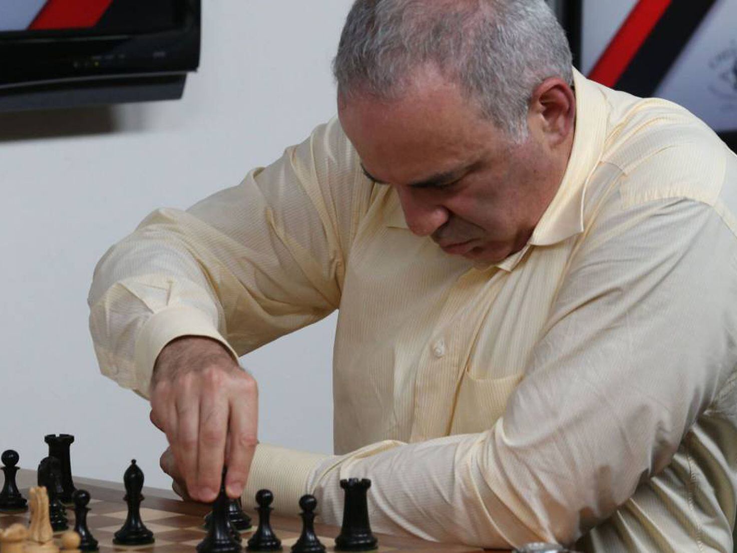 Kasparov regresa al ajedrez y donará lo que gane al equipo