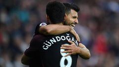 WEST BROMWICH, ENGLAND - OCTOBER 29:  Sergio Aguero of Manchester City (R) celebrates scoring his sides second goal with Ilkay Gundogan of Manchester City (L) during the Premier League match between West Bromwich Albion and Manchester City at The Hawthorn