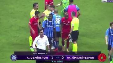 Balotelli enoja a su técnico y la reacción del DT sorprende