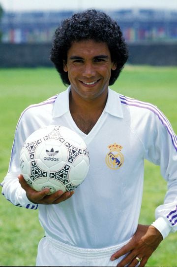 El 15 de julio de 1985, Hugo Sánchez pasó del Atlético de Madrid al Real Madrid.