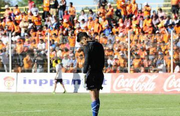 En la décimotercera fecha del Clausura 2014-15, Cobreloa enfrentó a Huacipato, y Felipe Núñez fue expulsado en los acereros tras infringir la norma del último hombre. El puesto del golero lo tomó el juvenil Jimmy Martínez, quien debutaba en el profesionalismo ante los de la segunda región. Al momento de ponerse al arco, Cobreloa se imponía por 1-0. El partido terminó en goleada loína de 6-0.