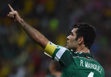El defensa central ha disputado cuatro Mundiales (2002, 2006, 2010 y 2014). Es el quinto jugador mexicano con más partidos en la Selección absoluta con un total de 142 partidos. 