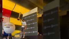 Higuita celebra el triunfo de etapa en el Tour de Polonia