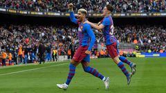 Barcelona's Uruguayan defender Ronald Araujo (L) celebrates with teammate Barcelona's Spanish midfielder Gavi after scoring his team's third goal during the Spanish league football match between FC Barcelona and Club Atletico de Madrid at the Camp Nou stadium in Barcelona on February 6, 2022. (Photo by Josep LAGO / AFP)