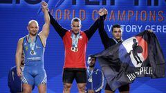 MAN02. Anaheim (United States), 03/12/2017.- Gold medal winner Arley Mendez Perez from Chile (C), silver medal winner Krzysztof Maciej Zwarycz from Poland (L) and bronze medal winner Antonio Pizzolato from Italy (R) celebrates on the winner podium for the men&#039;s 85kg weight class competition at the Weightlifting World Championships at the Anaheim Convention Center in Anaheim, California, USA, 03 December 2017. Perez also won the Snatch as well as the Clean and Jerk men&#039;s 85 kg class competition. Zwarycz also won silver in the Clean and Jerk. Pizzolato also one bronze in the Snatch. rk. Pizzolato also one bronze in the Snatch. (Polonia, Italia, Estados Unidos) EFE/EPA/MIKE NELSON