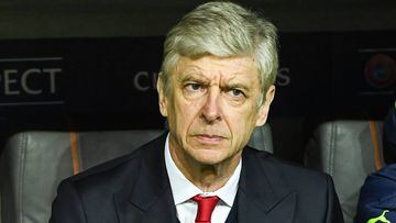 Arsenal&#039;s manager Arsene Wenger in the dugout